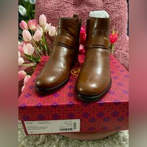 💖Pre-Loved Tory Burch Brown Ankle Booties Size 6 used once excellent condition.